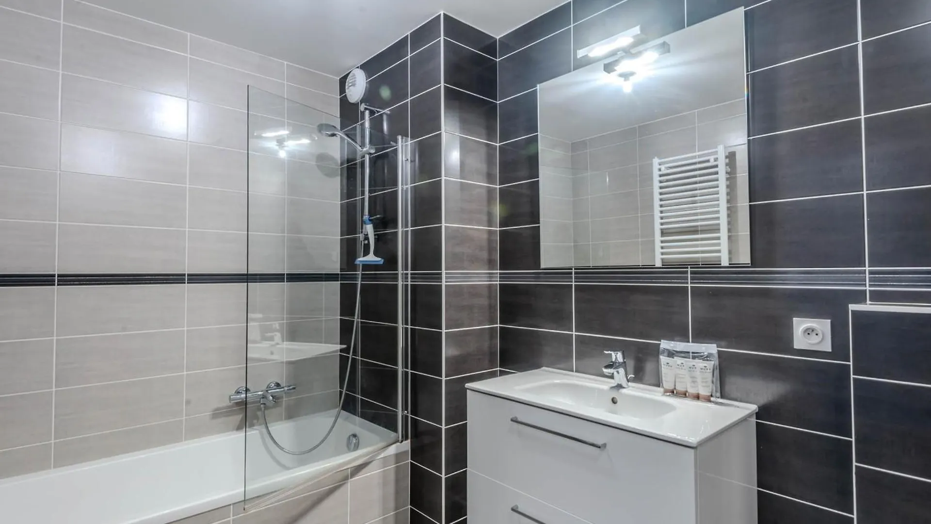 Appartement Neuf Avec Terrasse, Garage Et Sauna A Morzine - Fr-1-754-26